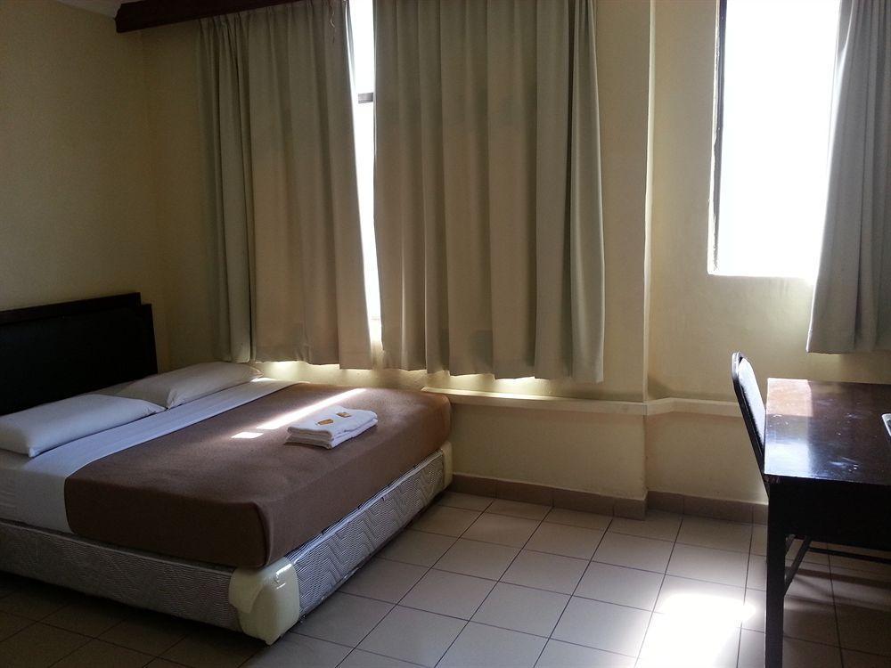 Hotel Iskandar Кота-Кинабалу Экстерьер фото